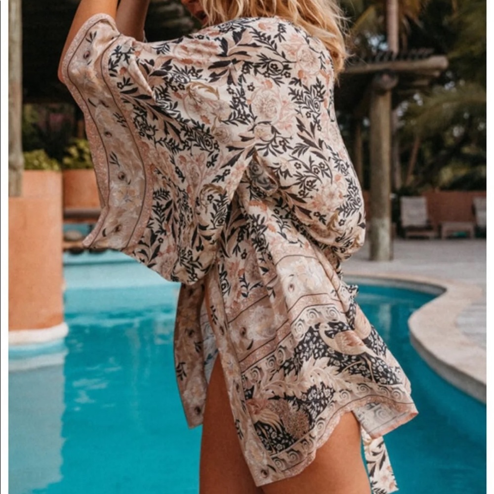 ***SOLD*****Spell Oasis Short Robe M/L